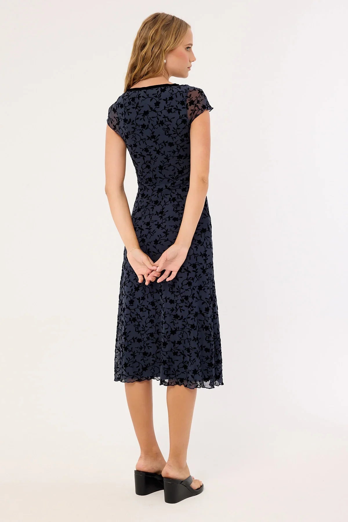 Motel Vilinia Midi Dress Pretty Petal Flock Black
