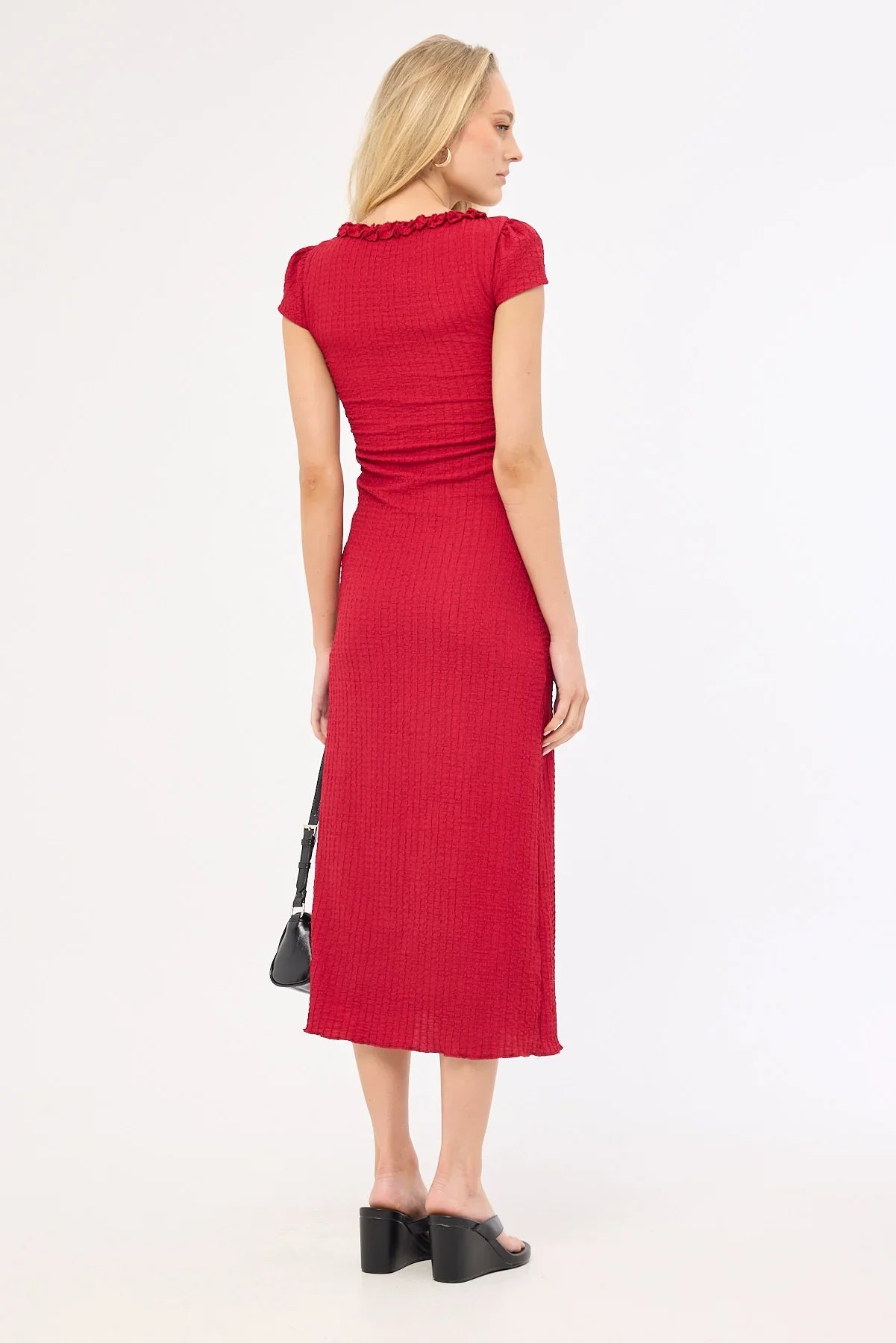 Perfect Stranger Mimsy Short Sleeve Midi Dress Red