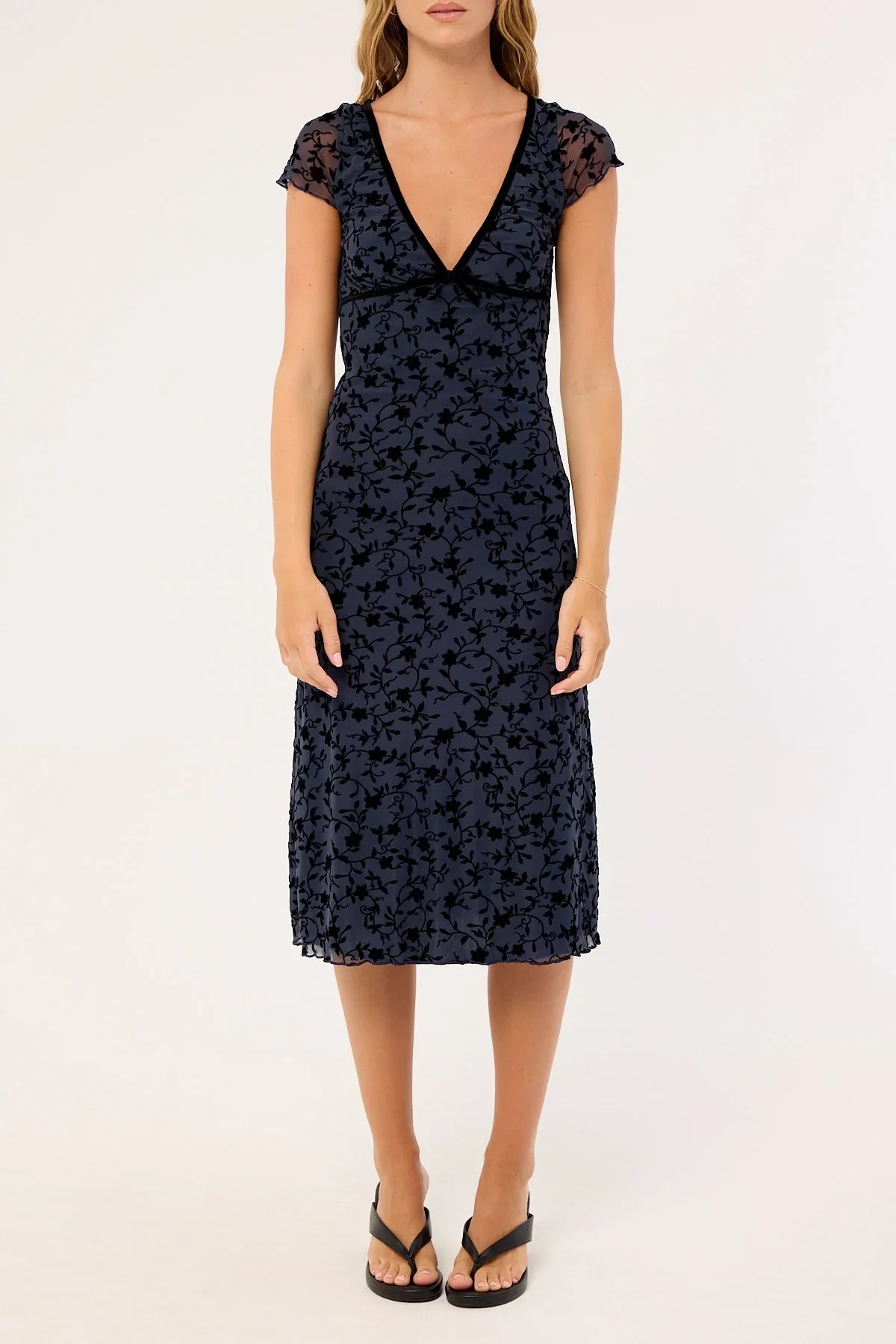 Motel Vilinia Midi Dress Pretty Petal Flock Black